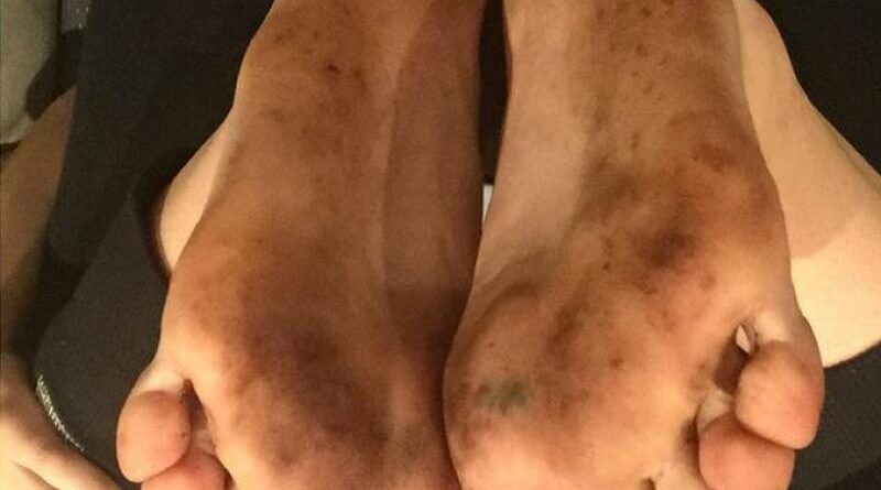 πατούσες, βρώμικες πατούσες, πόδια, ποδολαγνεία, dirty feet, feet, soles, foot fetish